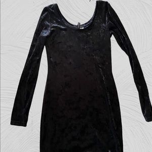 Mini Black Velvet Long-Sleeve Dress